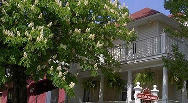 Auberge Au Bois Dormant Inn
